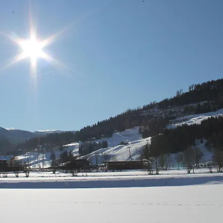 Charming Chalet In Sankt Georgen Ob Murau On Slopes סנט לורנזן אוב מוראו
